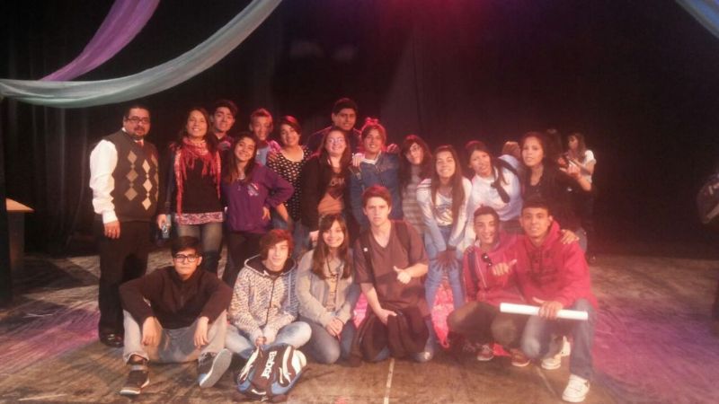 Interesante presentación de la escuela “Miguel Cané” en el teatro