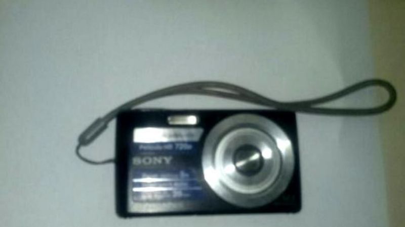 Detienen a ladrones y recuperan cámara de fotos robada