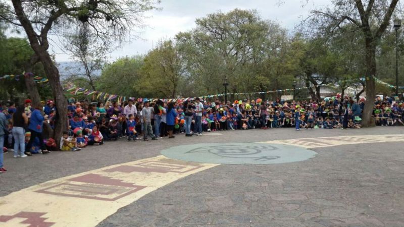 Festejos de los jardines de infantes en la Plaza del Aborigen