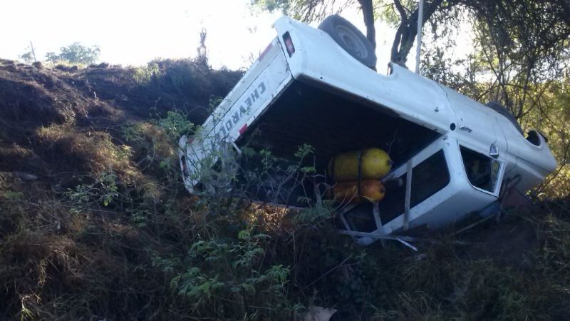 Una camioneta se desbarrancó en Tres Puentes