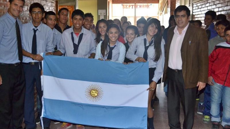 Rivera entregó Bandera de Ceremonia a la escuela Nº 48‏