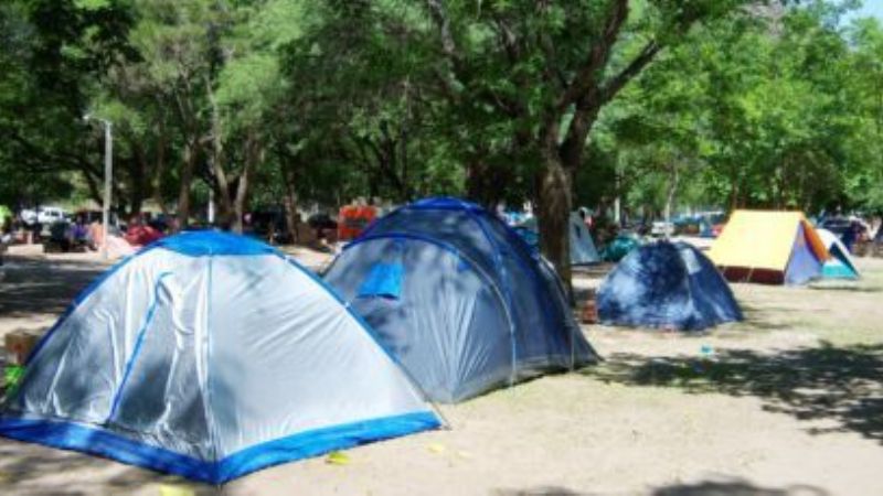 Denuncian que hippies destrozaron las instalaciones del Camping Municipal