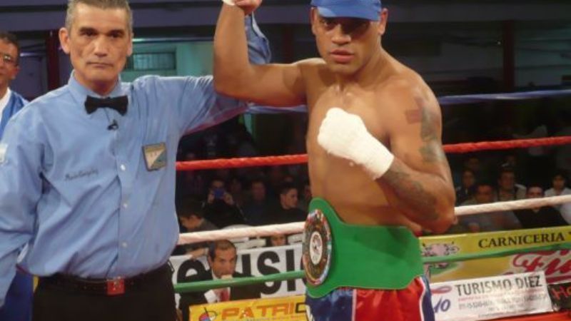 “La Cobra” Bulacios perdió por puntos ante Medina