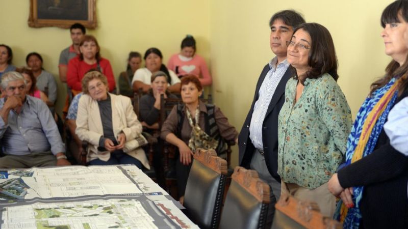 Feriantes se interiorizaron del proyecto de reformulación de su espacio