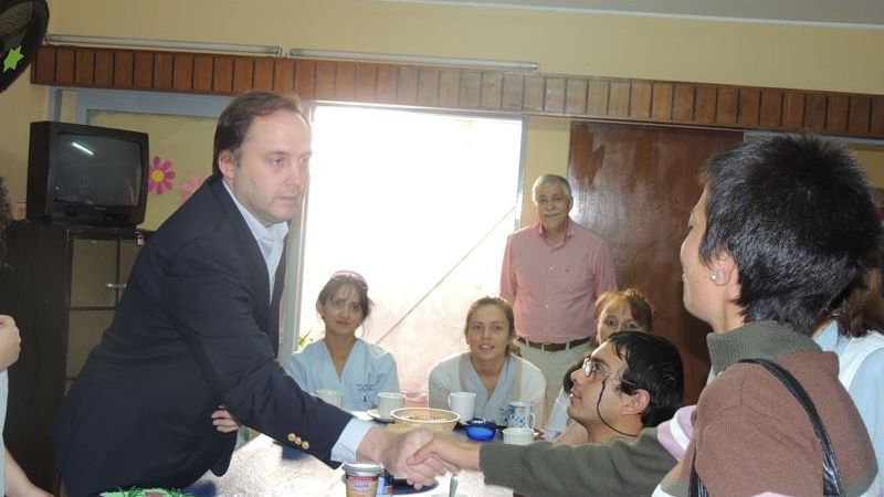 Mera compartió un desayuno en la Escuela de Ciegos y Disminuidos Visuales