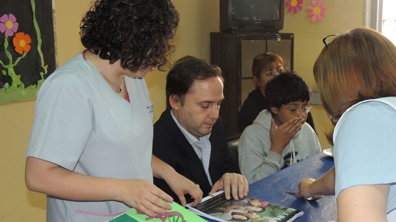 Mera compartió un desayuno en la Escuela de Ciegos y Disminuidos Visuales