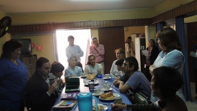 Mera compartió un desayuno en la Escuela de Ciegos y Disminuidos Visuales