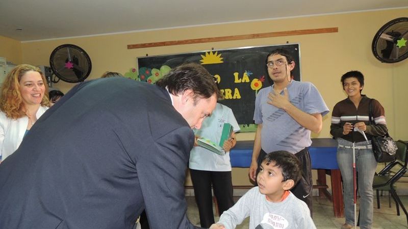 Mera compartió un desayuno en la Escuela de Ciegos y Disminuidos Visuales