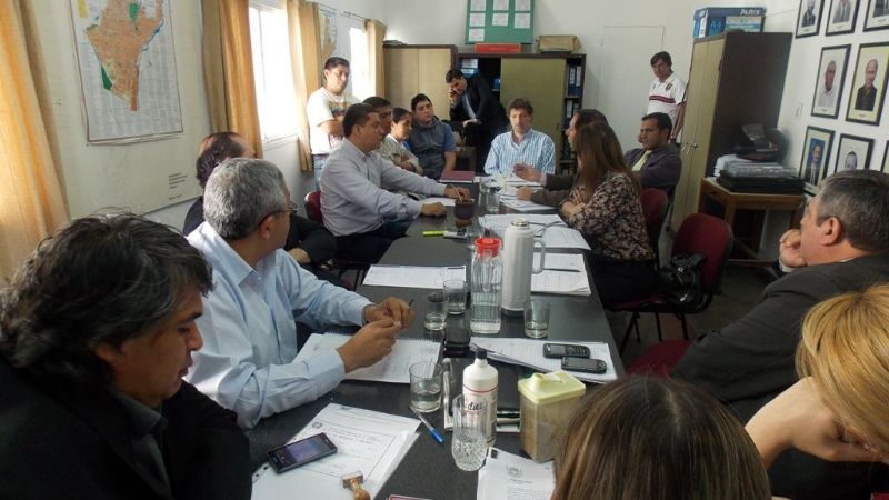 Analizan el aumento a los municipales