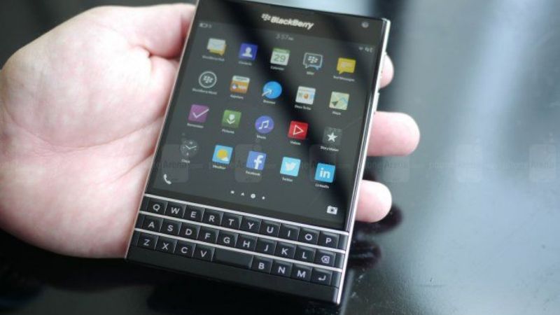 Passport, el teléfono con pantalla cuadrada de BlackBerry