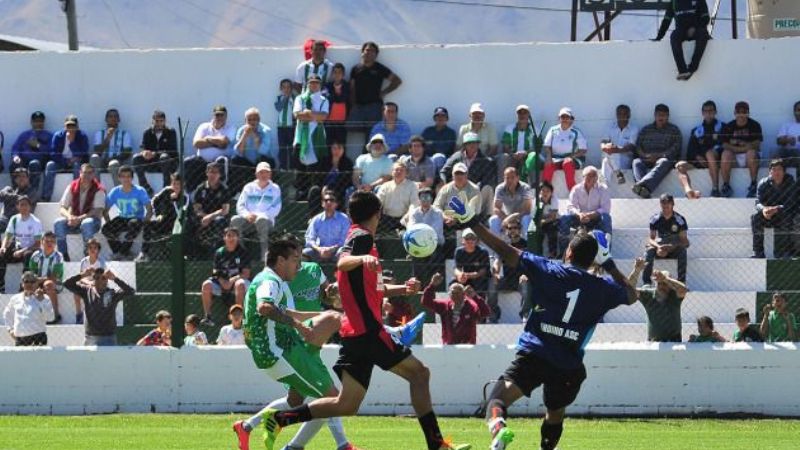 Estudiantes (SL) goleó a Andino (LR) y lidera la zona del “Santo”