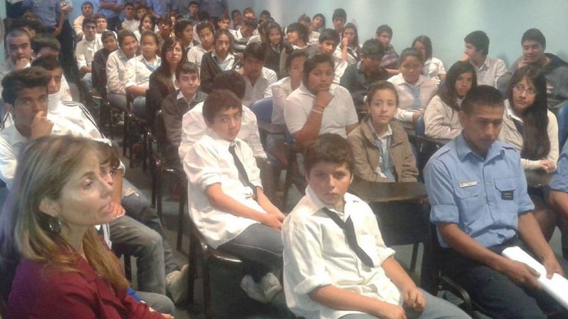 Estudiantes secundarios visitaron la Escuela de Cadetes