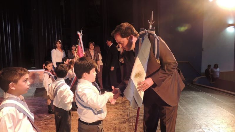 Mera acompañó al Instituto Enrique Hood en la celebración de sus Bodas de Perla