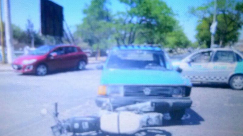 Motociclista se fracturó la clavícula tras un choque