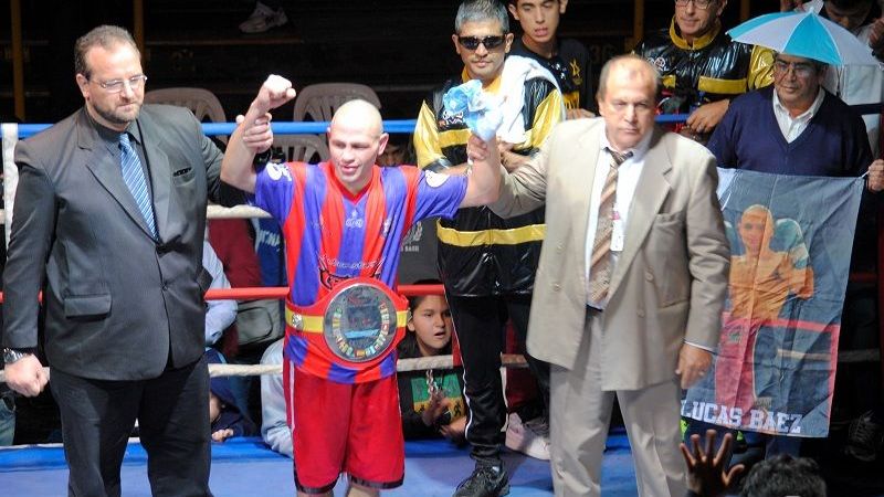 “Mendieta” Báez conquistó la faja Mundo Hispano de los Supergallos