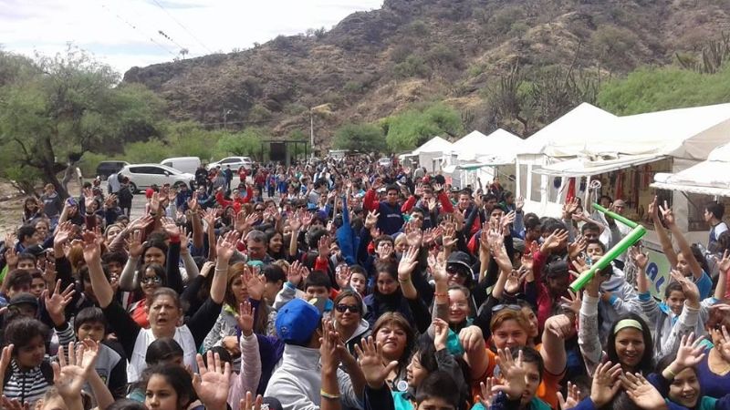 Cientos de estudiantes participaron de la peregrinación a la Gruta de Choya