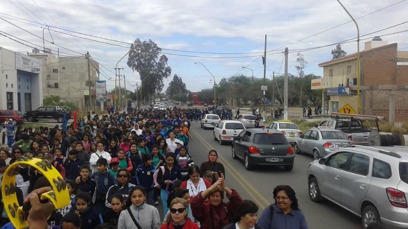 Cientos de estudiantes participaron de la peregrinación a la Gruta de Choya