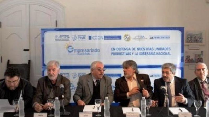 Rechazo a los "buitres de afuera y de adentro"