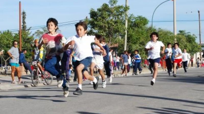 Mega festival atlético infantil en el barrio El Jumeal