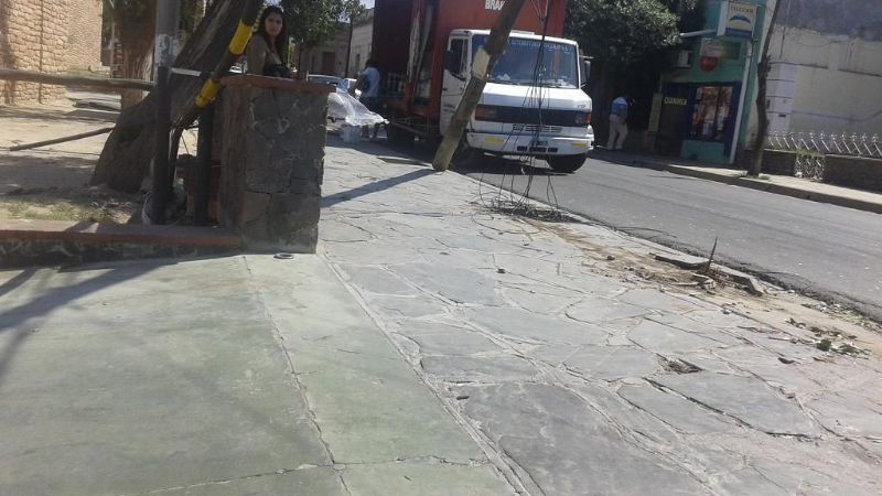 Poste a punto de caer