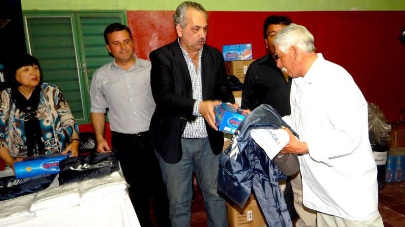 Entregaron indumentaria a canillitas