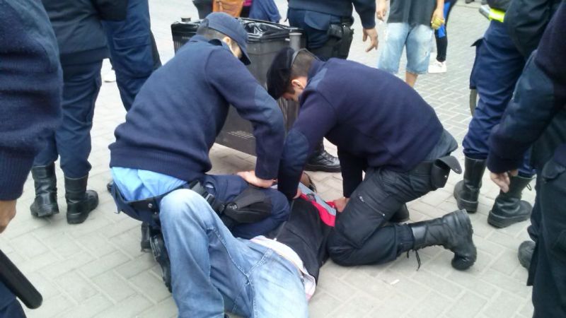 Reducen a un joven en pleno centro