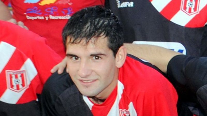 Mariano Aisa le salvó el invicto y la punta a Estudiantes