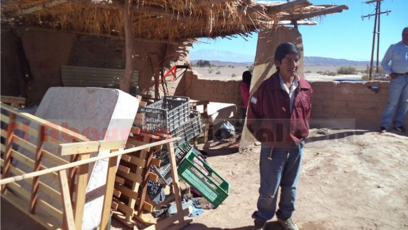 Desalojan a hombre discapacitado y a toda su familia