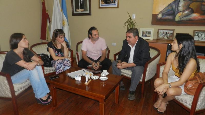 Jalil recibió al actor Claudio Gallardou, subdirector del Cervantes