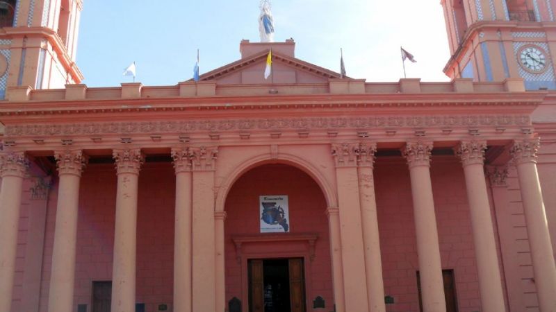 Encapuchado robó limosna en la Catedral