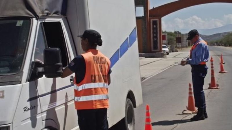 Control vehicular en el ingreso de Santa María