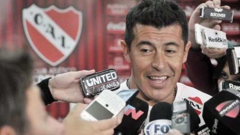 Almirón: "La situación de Montenegro no puede estirarse más"