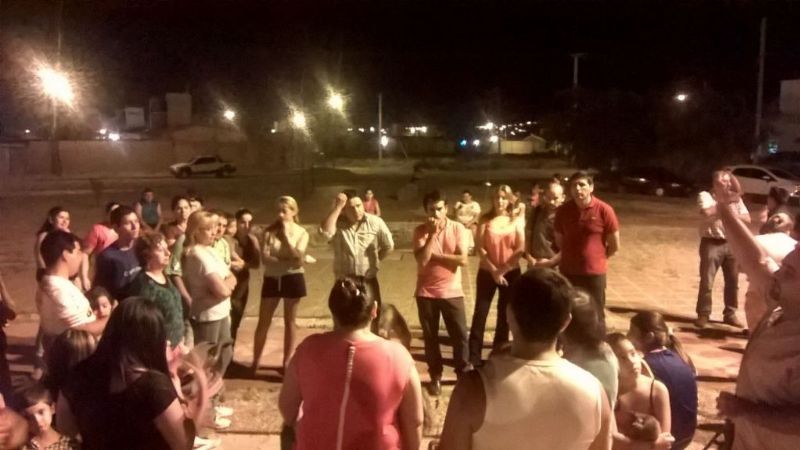 Encuentro entre funcionarios y vecinos del barrio 20 viviendas Norte