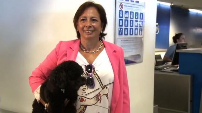 Silvia, la primera pasajera de Aerolíneas en viajar con su perro