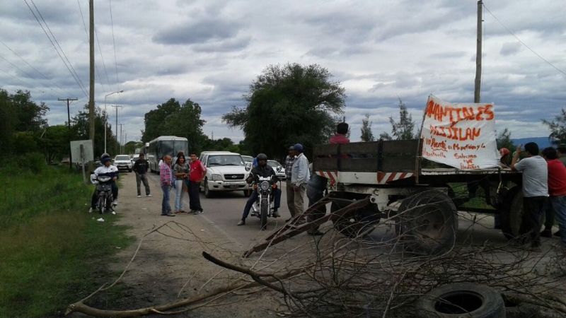 Localidades incomunicadas y accidentes por falta de arreglo de rutas en Los Altos