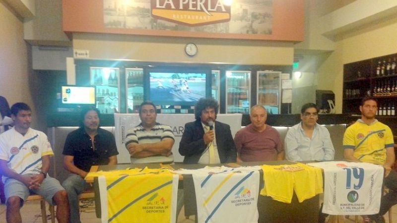 Policial presentó nueva “pilcha”, apoyado por Deportes y la “Muni”