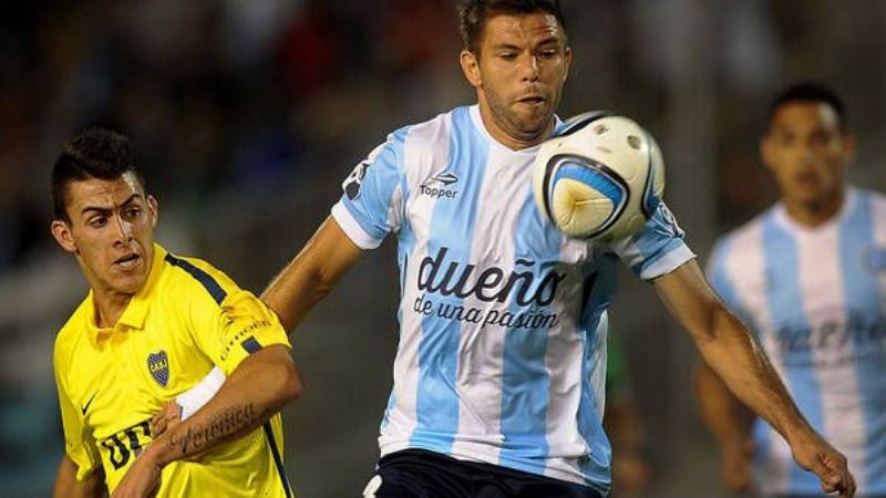 Racing goleó 4-1 a un pálido, deslucido y descontrolado Boca