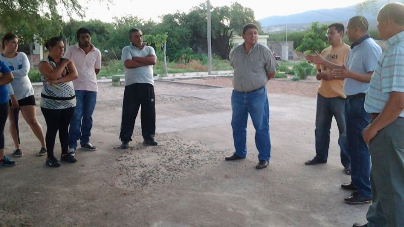 Funcionarios policiales se reunieron con vecinos del barrio Magisterio