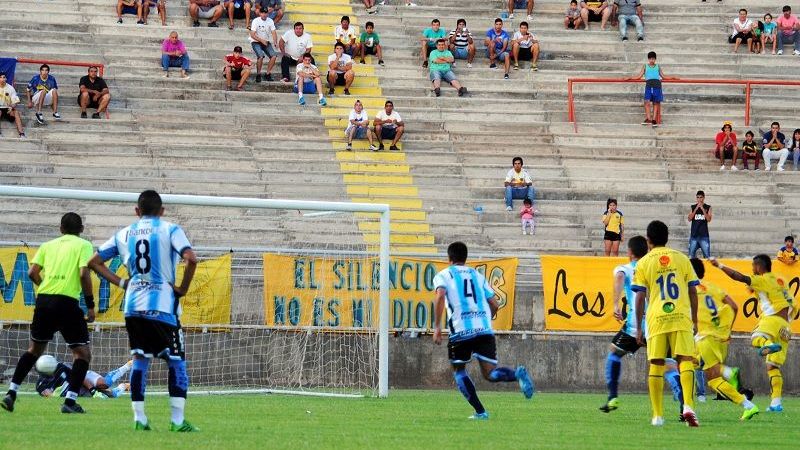 Policial perdió 2-3 de local ante Racing de Córdoba