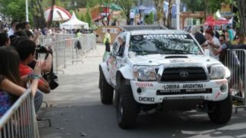 Miles de personas le dieron la bienvenida al Dakar 2015 en Tecnópolis