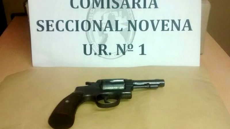 Un hombre y un adolescente asaltaron a mano armada y los atraparon