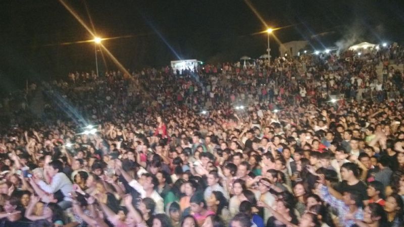 El anfiteatro vibró con el cuarteto y La Barra se adueñó de la noche del domingo