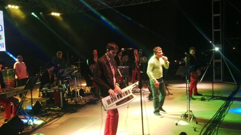 El anfiteatro vibró con el cuarteto y La Barra se adueñó de la noche del domingo