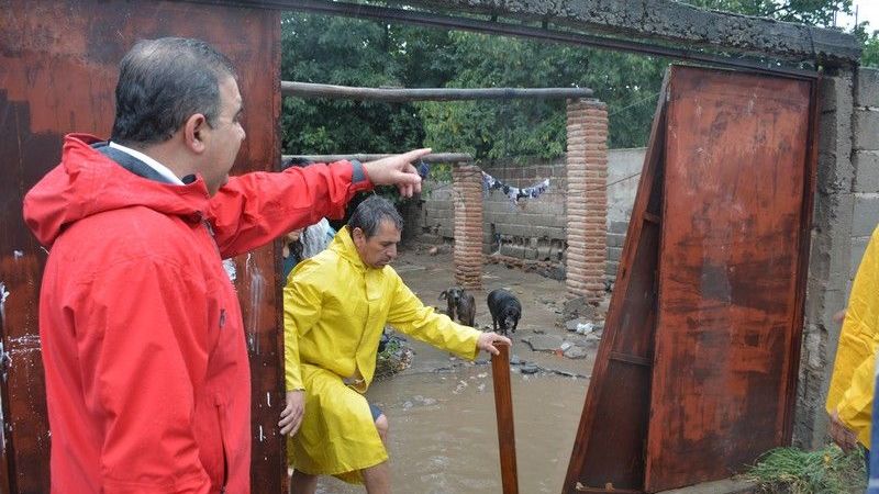 Jalil asistió a vecinos afectados y evacuados por el temporal