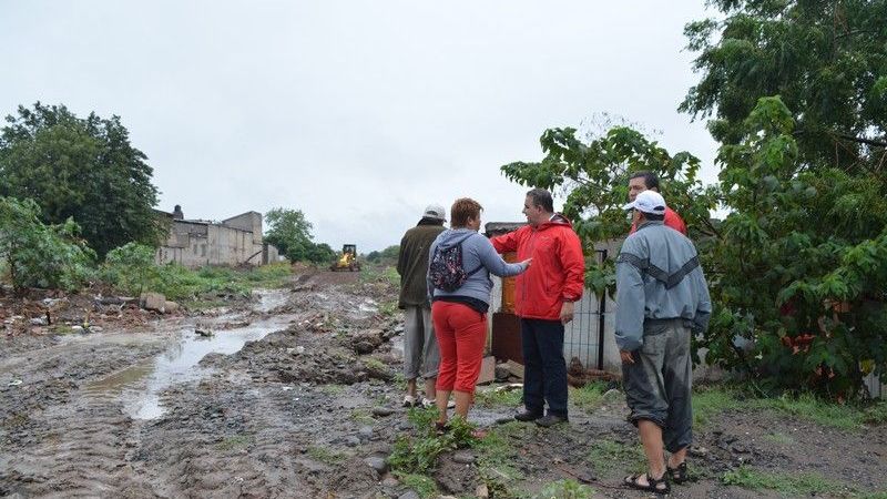 Jalil asistió a vecinos afectados y evacuados por el temporal