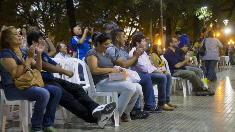"Catamarca Ciudad Abraza al Interior" recibe esta noche a Paclín