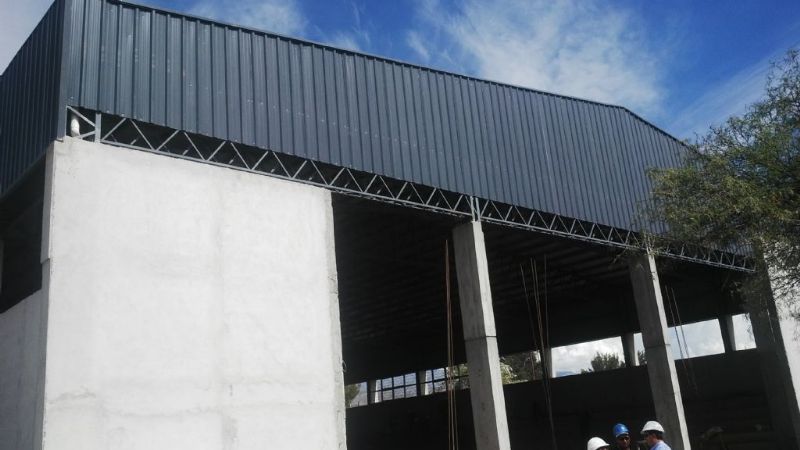 Prevén que fines de marzo estará culminada la obra civil del polideportivo