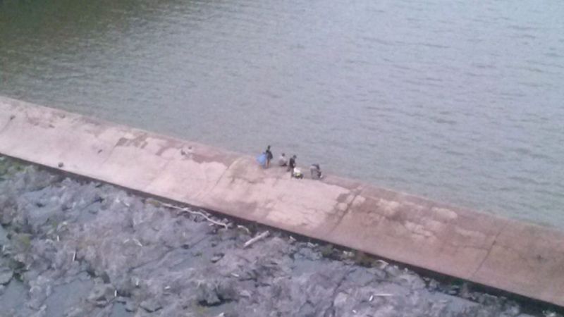 Imprudencia total en el Dique Las Pirquitas