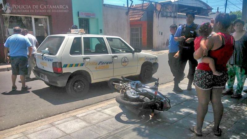 Chocaron una moto y un auto