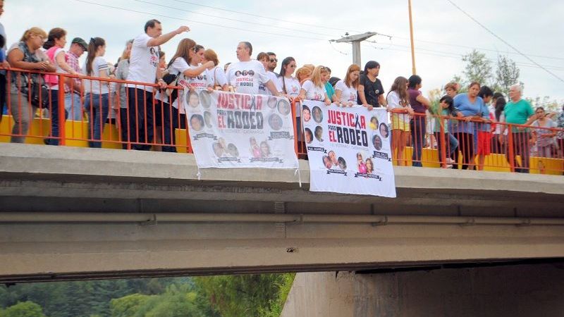 Emotivo y sentido homenaje a las víctimas del alud en El Rodeo